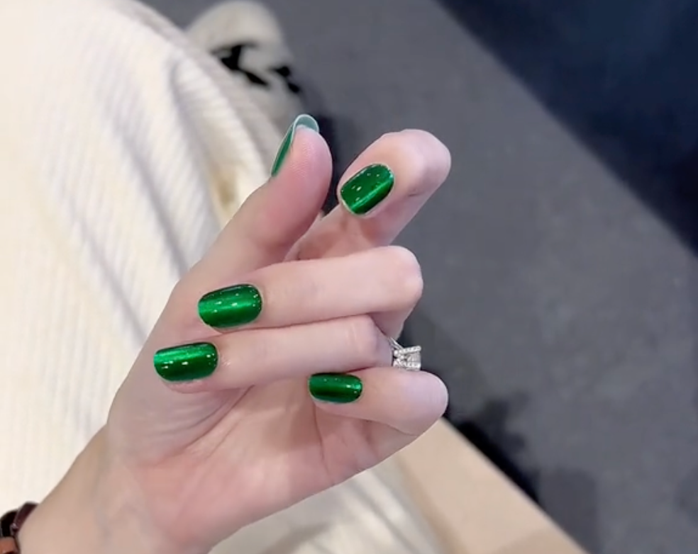 【 Emerald】hand made;  Classic；Casual；Cat eye; Galaxyzu; Press-on nails;